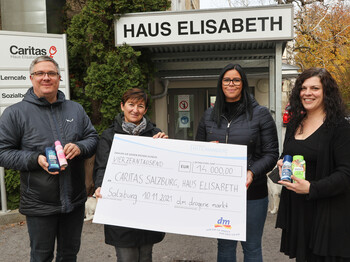 Spendenübergabe DM Drogeriemarkt an das Haus Elisabeth der Caritas Salzburg
Foto: Franz Neumayr 10.11.2021 Presseofoto Neumayr