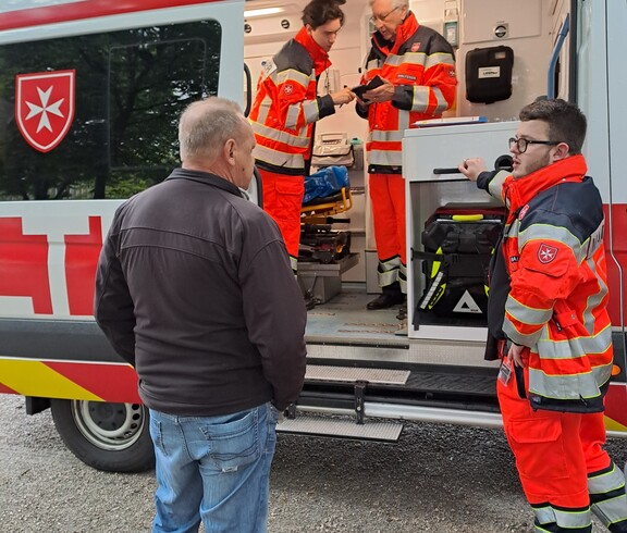 Malteser Betreuungspersonal des Virgilbusses