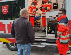 Malteser Betreuungspersonal des Virgilbusses