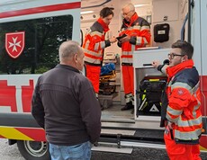 Malteser Betreuungspersonal des Virgilbusses