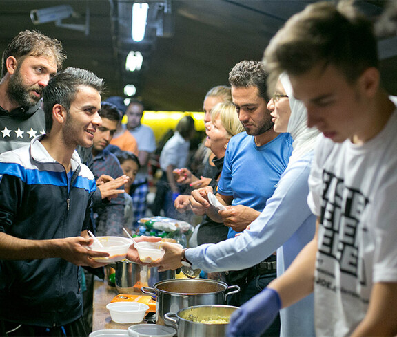Die Caritas hilft Flüchtlingen am Salzburger Hauptbahnhof
