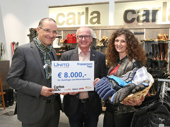 Caritas Salzburg,
im Bild v. li: Harald Gutschi GF der UNITO Gruppe, Johannes Dines Direktor Caritas Salzburg, Claudia Winkler Einkauf UNITO Gruppe,
09.02.2016
Foto: Franz Neumayr/SB