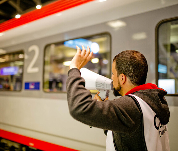 Die Caritas hilft Flüchtlingen am Salzburger Hauptbahnhof