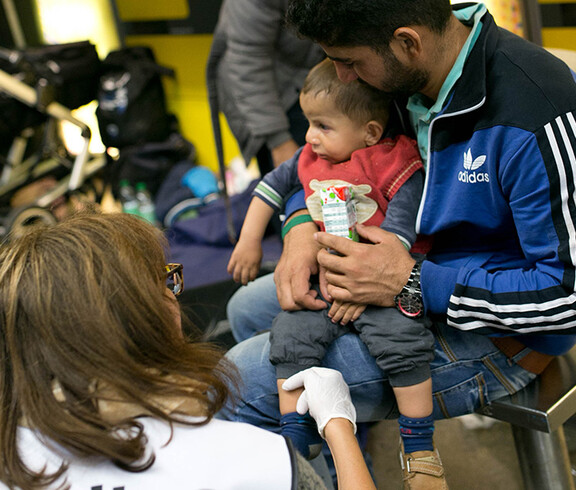 Die Caritas hilft Flüchtlingen am Salzburger Hauptbahnhof