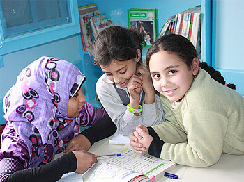 drei Mädchen im Jugendzentrum Haggana in Kairo